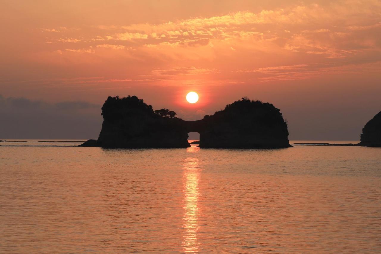 Готель Shirahama No Yado Ran Екстер'єр фото